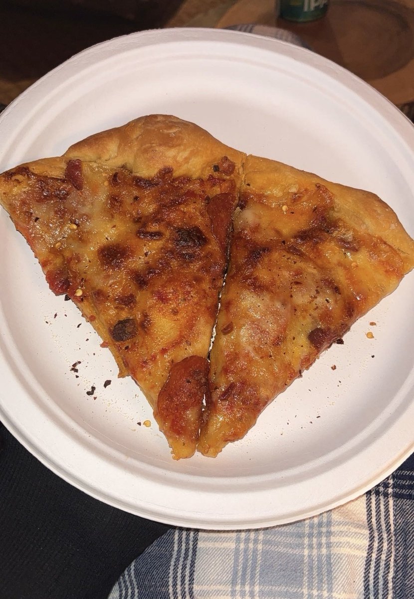Knicks game making me miss NY, had to pop off on some home made pizza 👨‍🍳🤌🏼