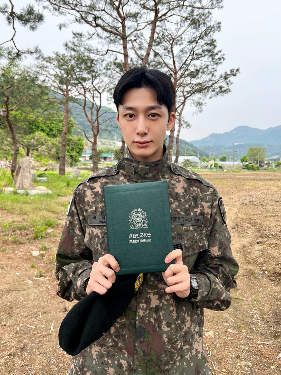 OfficialMONSTAX's tweet image. 📸
250513 #몬스타엑스 #형원

#몬베베 보고 싶었어요🥰
기다려 준 몬베베 덕분에 
건강히 전역했습니다🫡
앞으로도 오래 봐요 몬베베💚

#HYUNGWON 
#MONSTAX #MONSTA_X