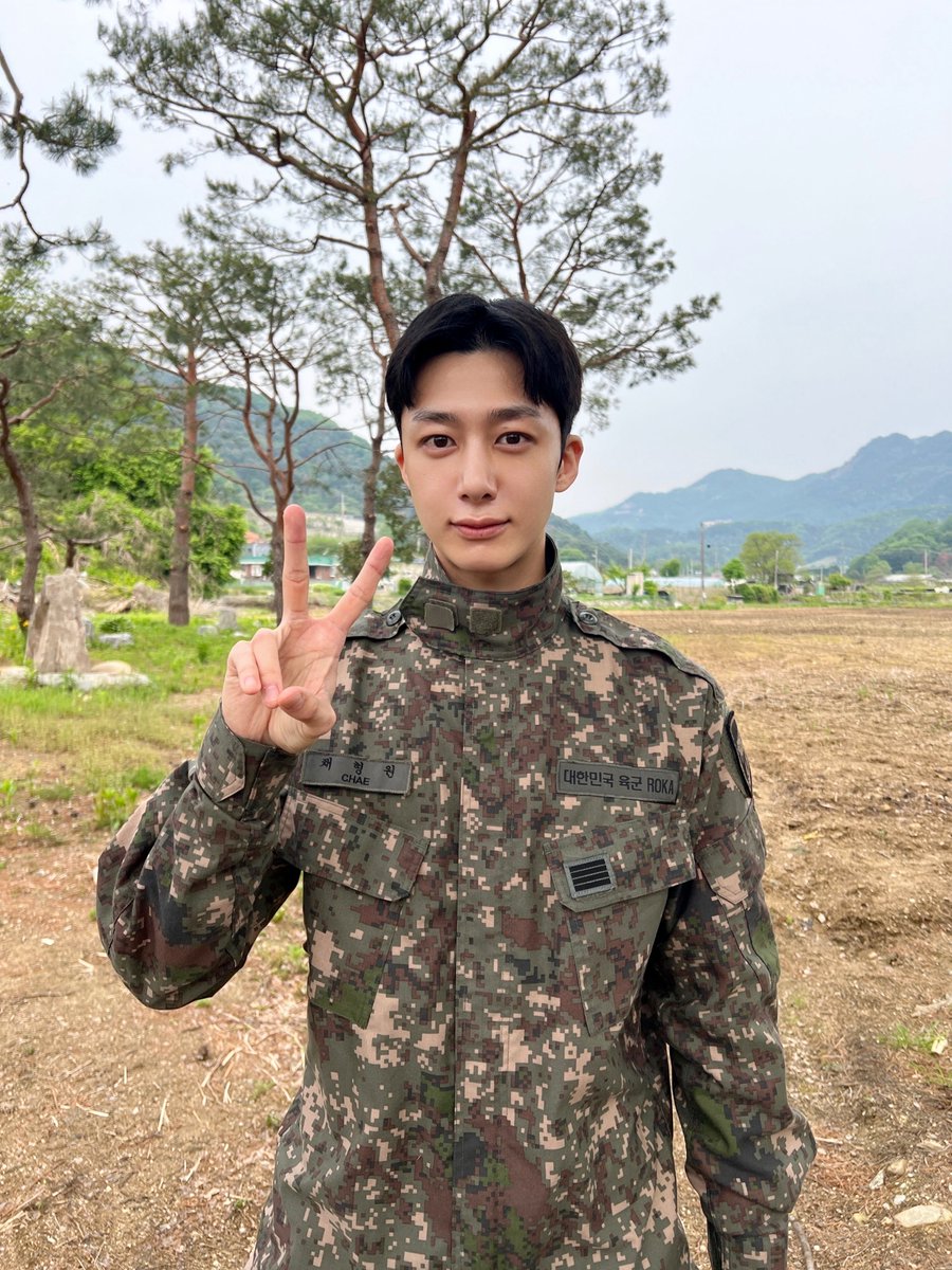 OfficialMONSTAX's tweet image. 📸
250513 #몬스타엑스 #형원

#몬베베 보고 싶었어요🥰
기다려 준 몬베베 덕분에 
건강히 전역했습니다🫡
앞으로도 오래 봐요 몬베베💚

#HYUNGWON 
#MONSTAX #MONSTA_X