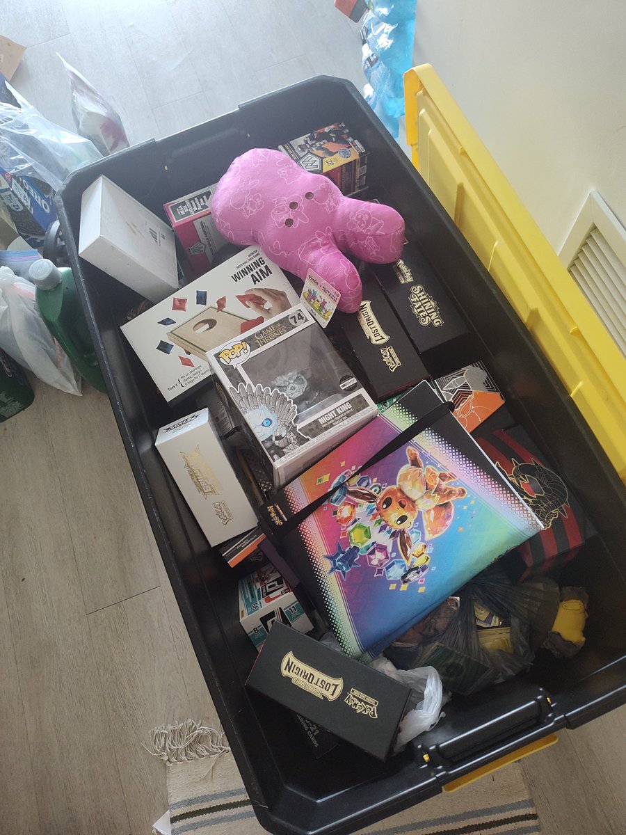 ArtKoumoh's tweet image. coworker graciously gave me his bulk pokemon cards/couple collectibles since he was moving. lets see if i can engineer a bulk sorting machine within the next couple months xD