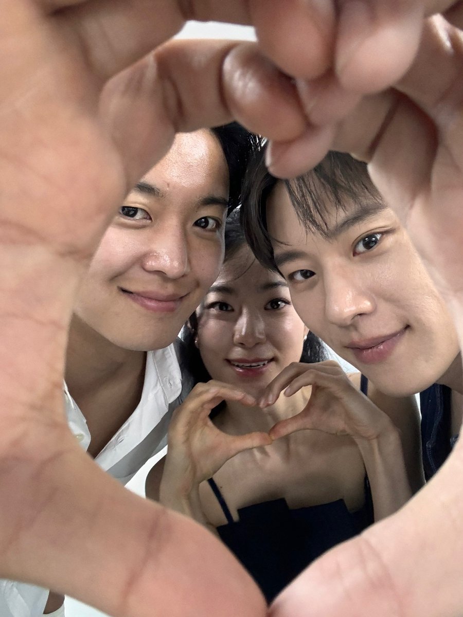 It's NEW 잇츠뉴 tweet media