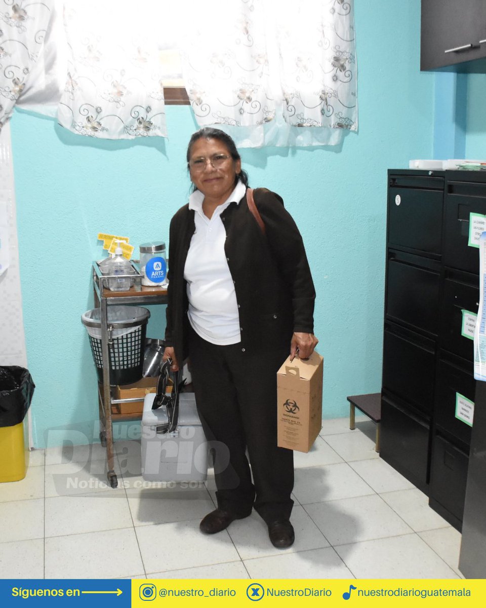 NuestroDiario's tweet photo. CON SU BICI, LLEVA SALUD A LAS COMUNIDADES 🚲

La enfermera, Ángela Matilde Díaz lleva más de 35 años recorriendo las comunidades de Olintepeque, Quetzaltenango, para vacunar e informar. Esto es posible gracias a una fiel compañera, su bicicleta. 

¡Feliz Día de la Enfermera! 🌷

#NuestroDiario, noticias como son.
📸: Erick Colop. | #ComunidadND