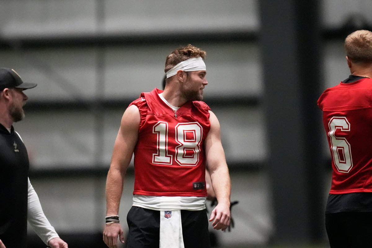 NEW: Former #Cyclones quarterback and Iowa Western signal-caller Hunter Dekkers has signed with the New Orleans Saints! #Saints 

<a href="/WestSiouxFB/">Coach Schwiesow</a> alum participated in Saints' rookie mini-camp, and earns a spot in the #Saints QB room. #NFL 

Image Courtesy: AP