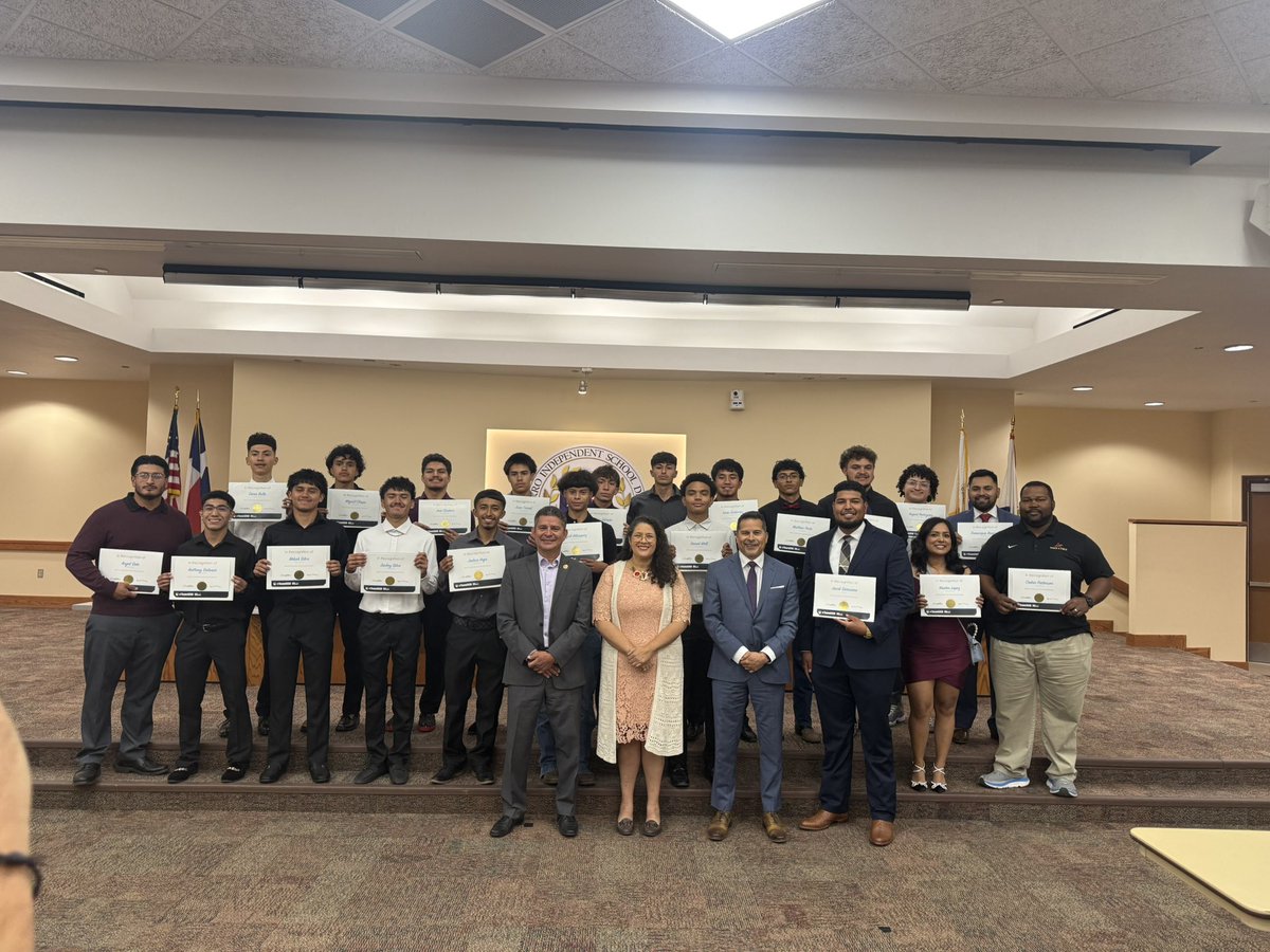 Deneé Munoz (@dmunoz_hms) on Twitter photo Congratulations to the El Dorado Track Team for their District Championship recognition. So proud of you kid! 🙌🏽 #TeamSISD #ProudMommy🤍 <a href="/DanielJWell/">Daniel well</a> <a href="/SocorroISD/">Socorro ISD</a> Congratulations to the El Dorado Track Team for their District Championship recognition. So proud of you kid! 🙌🏽 #TeamSISD #ProudMommy🤍 <a href="/DanielJWell/">Daniel well</a> <a href="/SocorroISD/">Socorro ISD</a>