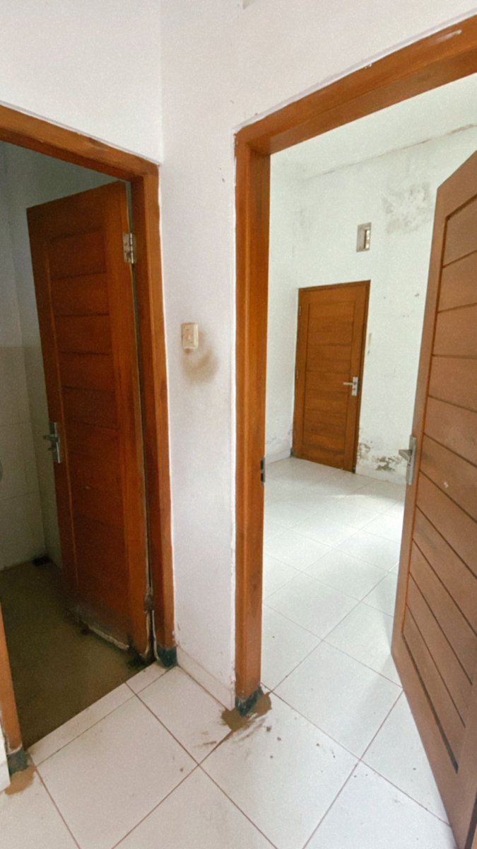 ultramilkchocho's tweet photo. Rumah 2 Lantai Dalam Ringroad Jogja – Cuma 10 Menit ke Malioboro!
Harga turun dari 1,5 M jadi 1,3 M NETT
SHM, 2KT, 2KM, halaman belakang luas (bisa buat kolam renang!)
Cocok untuk hunian/investasi
Minat? DM aja sebelum keduluan! https://t.co/QZex0BINMu