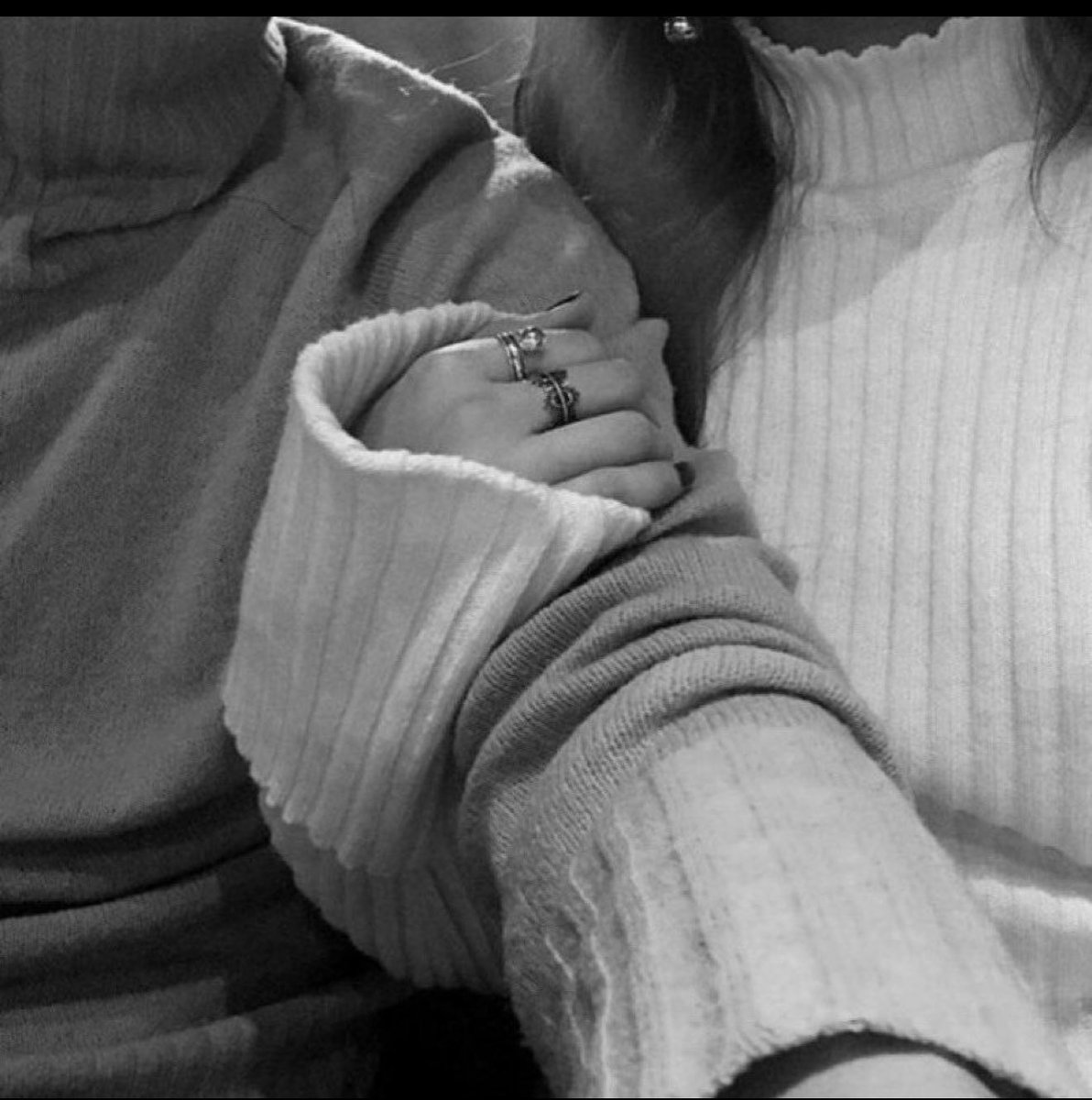 أحمـلُ لـك
حُباً ظـاهر عـلى  وجهـي قـبـل قـلـبي.❤️‍🔥
#تغريده__تحب