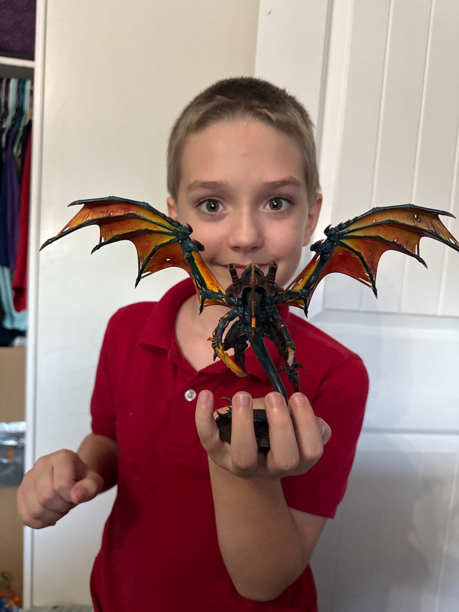 Finished my first custom paint scheme!  Client was tough….  And didn’t pay….  But he’s cute so I’ll let it slide this time😂

#warhammer40k
#WarhammerCommunity