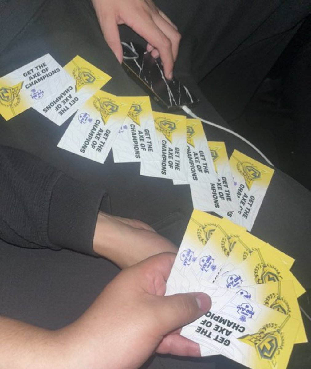 tecwtw's tweet image. Who wants a fortnite ⛏️Pro-AM FNCS Pickaxe code have 20 of them    

Follow + Like + Retweet