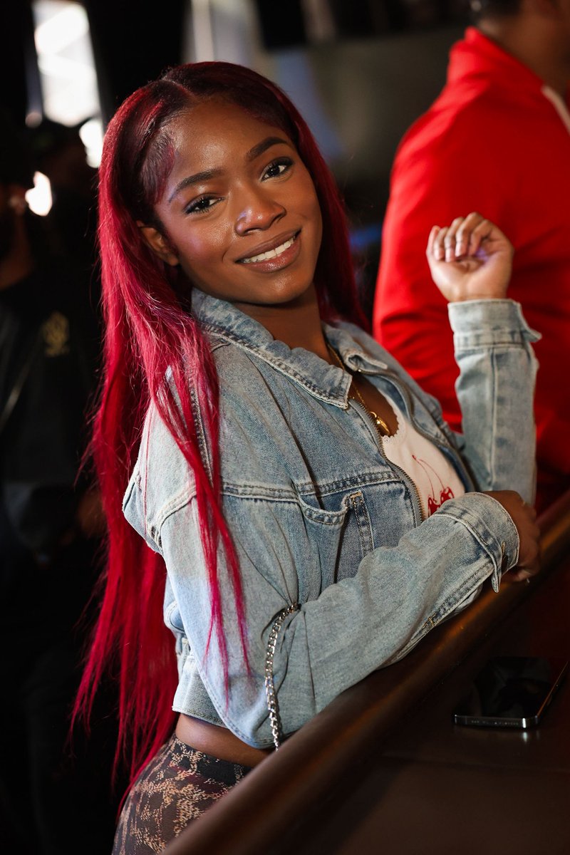 Cool People tweet media