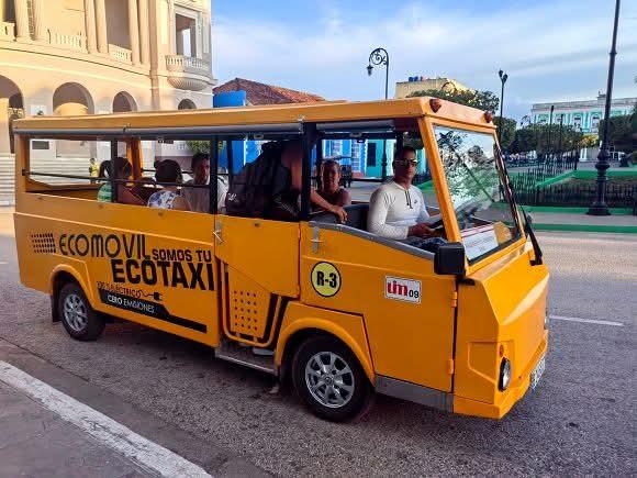 ¡Qué hermoso regresar a #SanctiSpíritusEnMarcha y ver cómo esta flota de microbuses eléctricos sigue creciendo y dando un servicio estatal de calidad!
🫰 10 pesos cubanos
Microbuses eléctricos de fabricación cubana: más sostenibles con el medio ambiente ♻️
