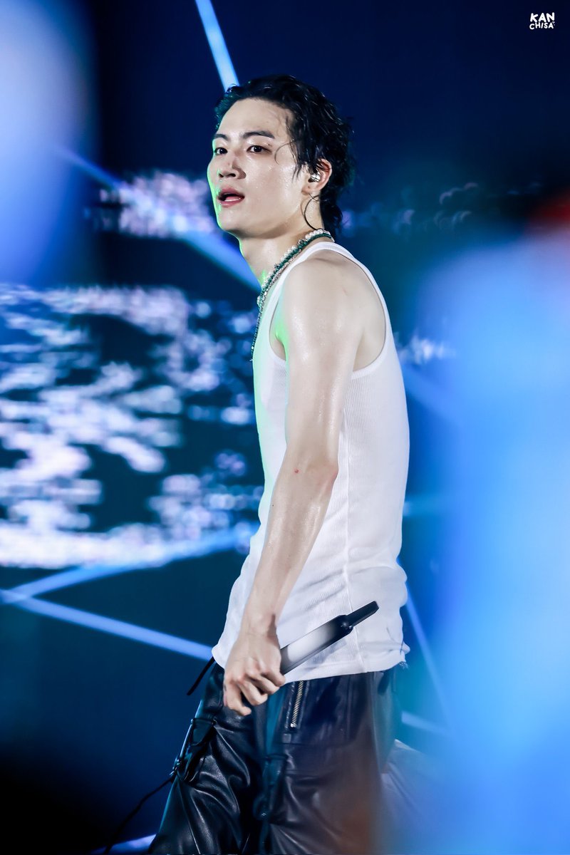 𝕆𝕟𝕖 𝕚𝕟 𝕒 𝕄𝔼𝕃𝕆ℕ tweet media