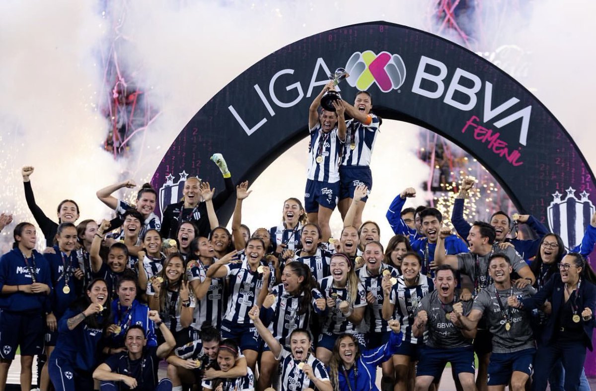 Odette88GC's tweet photo. Y así, después de 351 días, dejamos de ser campeonas. ¡Gracias por tantas alegrías, corajes, emociones y todo lo que nos falta, Rayadas! 💙🤍
El próximo torneo, ahí estaremos alentando, porque lo volveremos a intentar 
ARRIBA EL MONTERREY https://t.co/Rv6NeMuk1U
