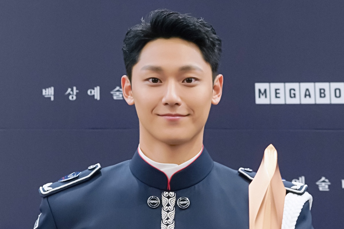 #LeeDoHyun Discharged From Military Service 
soompi.com/article/174413…