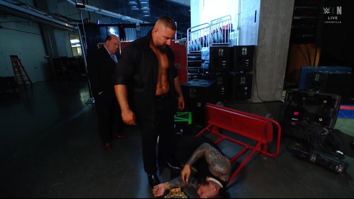 mastercatch_'s tweet image. Bron Breakker attaque Jey Uso en coulisses

#WWERaw