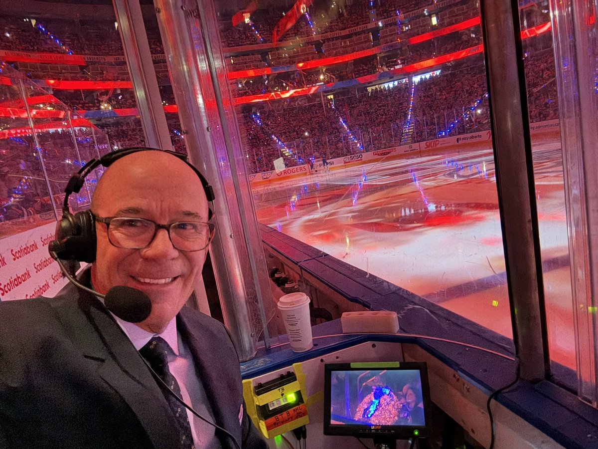 Panger40's tweet image. Ready to roll ! Game 4 here @EdmontonOilers and the @GoldenKnights alongside @brendanmburke and @KathrynTappen
Dynamic Duo on different lines. Skinner vs Hill.
The VGK don’t ever go away meekly into the night.