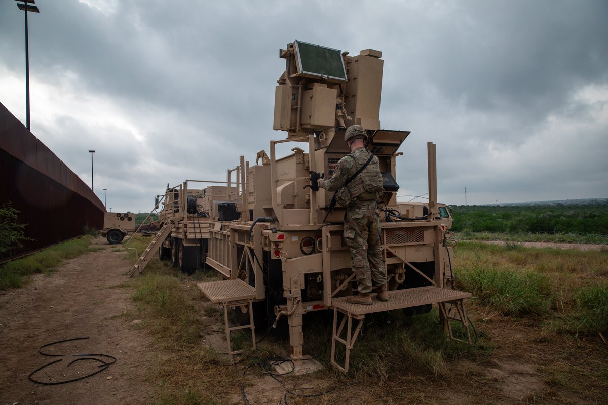 U.S. Northern Command (@usnortherncmd) on Twitter photo 🚁 Drone detection is key! <a href="/USArmy/">U.S. Army</a> Soldiers with <a href="/10thMTNDIVARTY/">10th Mountain Division Artillery</a> are using advanced radar (AN/MPQ-64 Sentinel) near Rio Grande City, Texas to safeguard the border against aerial threats.
#SouthernBorder #BorderSecurity | <a href="/JointTFSB/">Joint Task Force Southern Border</a> 🚁 Drone detection is key! <a href="/USArmy/">U.S. Army</a> Soldiers with <a href="/10thMTNDIVARTY/">10th Mountain Division Artillery</a> are using advanced radar (AN/MPQ-64 Sentinel) near Rio Grande City, Texas to safeguard the border against aerial threats.
#SouthernBorder #BorderSecurity | <a href="/JointTFSB/">Joint Task Force Southern Border</a>