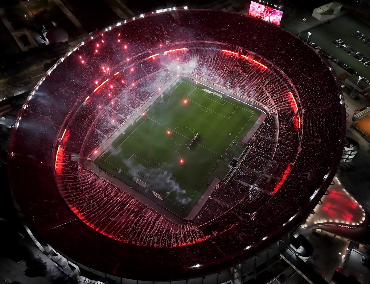 Vamos River! Adentro y afuera de la cancha una fiesta! Vamos todos unidos!!!