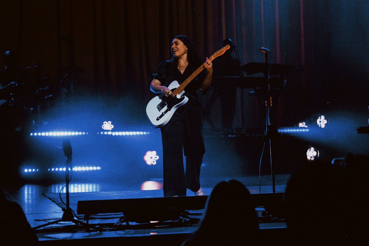 alessiacara's tweet image. Melbourne!!! what a lovely way to end the Asia & Australia run. canada see you soooon xx #theloveandhyperboletour