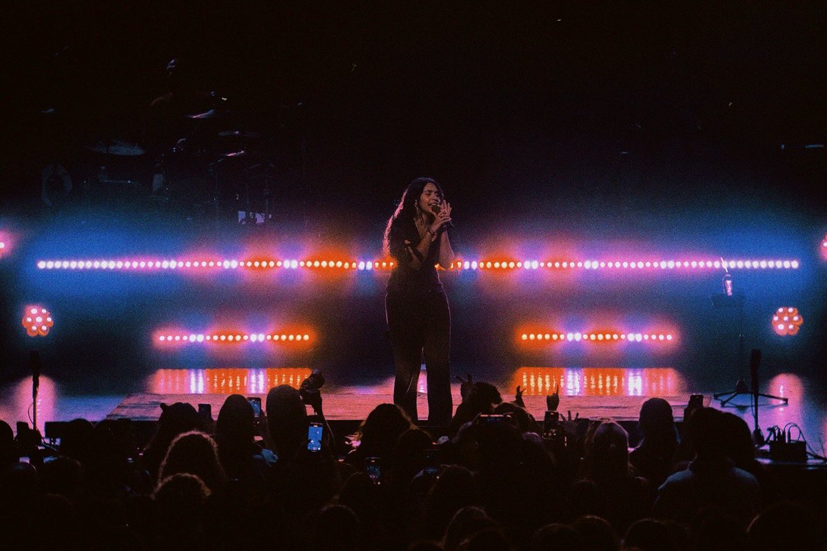 alessiacara's tweet image. Melbourne!!! what a lovely way to end the Asia & Australia run. canada see you soooon xx #theloveandhyperboletour
