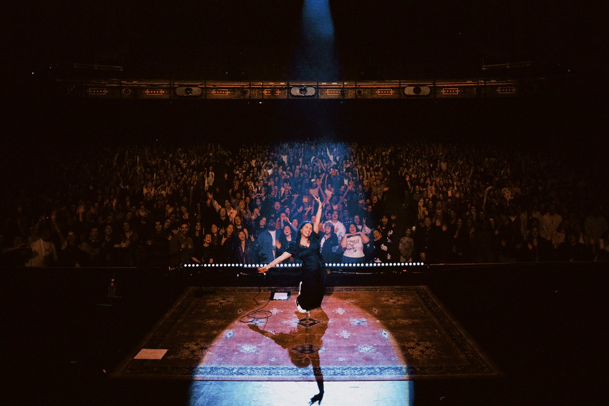 alessiacara's tweet image. Melbourne!!! what a lovely way to end the Asia & Australia run. canada see you soooon xx #theloveandhyperboletour