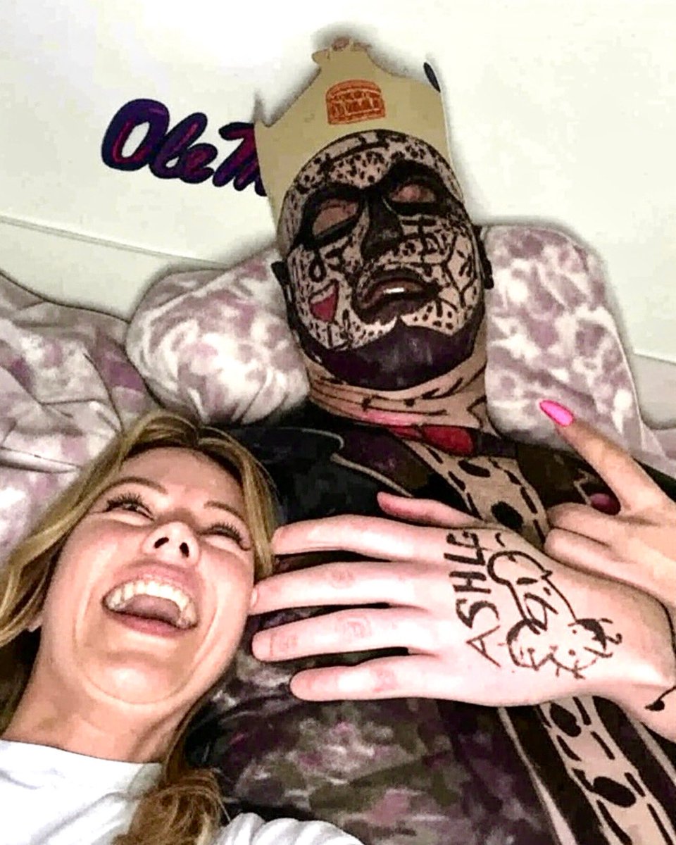 Selfies with passed out drunk guy! Sharpie tuxedo for the guest of honor 🤵‍♂️✍️ 
#HottyToddy #OleMiss