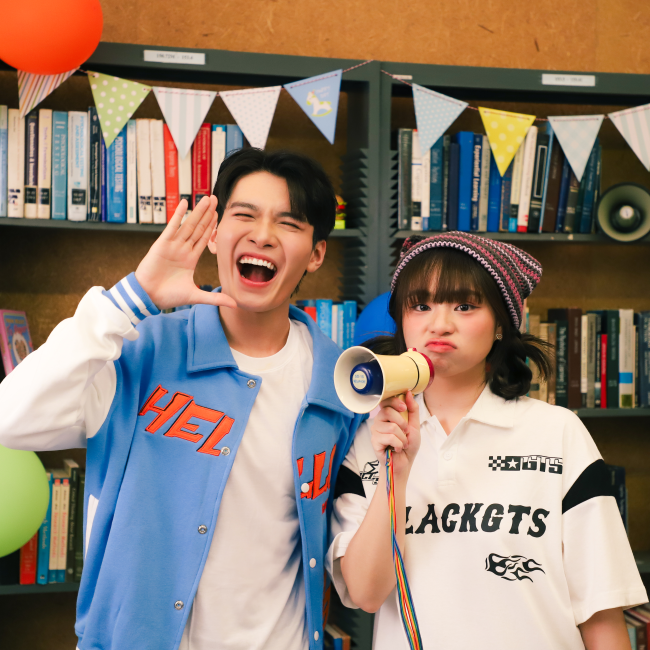 โค๊ะ!!  ซิงเกิลอุทาน! บอกรักสุดพิเศษ จาก Mercury Goldfish เสิร์ฟความน่ารัก โรแมนติก ชวนฟินให้ใจละลาย

#MercuryGoldfish_โค๊ะ 
#Mercurygoldfish #ChaseMusicTH

อ่านข่าวเพิ่มเติม
📍facebook.com/aroundent/post…

📌ชม  “โค๊ะ!! (Birthday but with me)” : youtube.com/watch?v=bWMcYg…
ติดตามผลงานของ