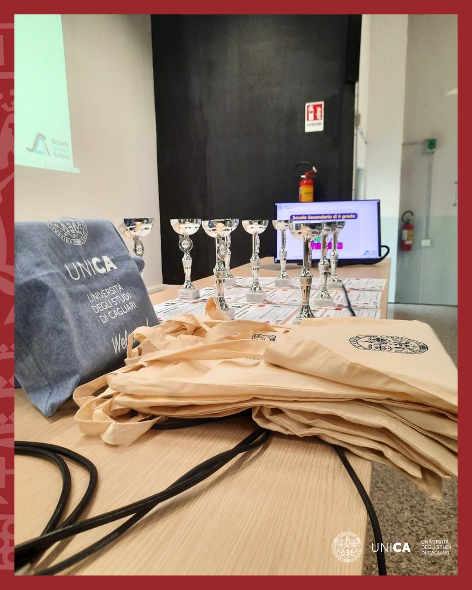 Sabato alla Cittadella si sono svolte le premiazioni della 41ª edizione. 57 studenti da 10 scuole sarde hanno gareggiato.
I primi classificati (Clara Deiana, Lorenzo Liscia, Sara Lai) voleranno a Firenze per le finali nazionali. #GiochiDellaChimica #EccellenzeSarde #UniCa
