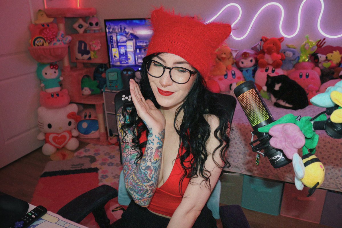 hey i know it’s almost midnight but do you wanna drink this redbull and hangout in chat instead of going to bed :3

❤️‍🔥 twitch.tv/calamitykait