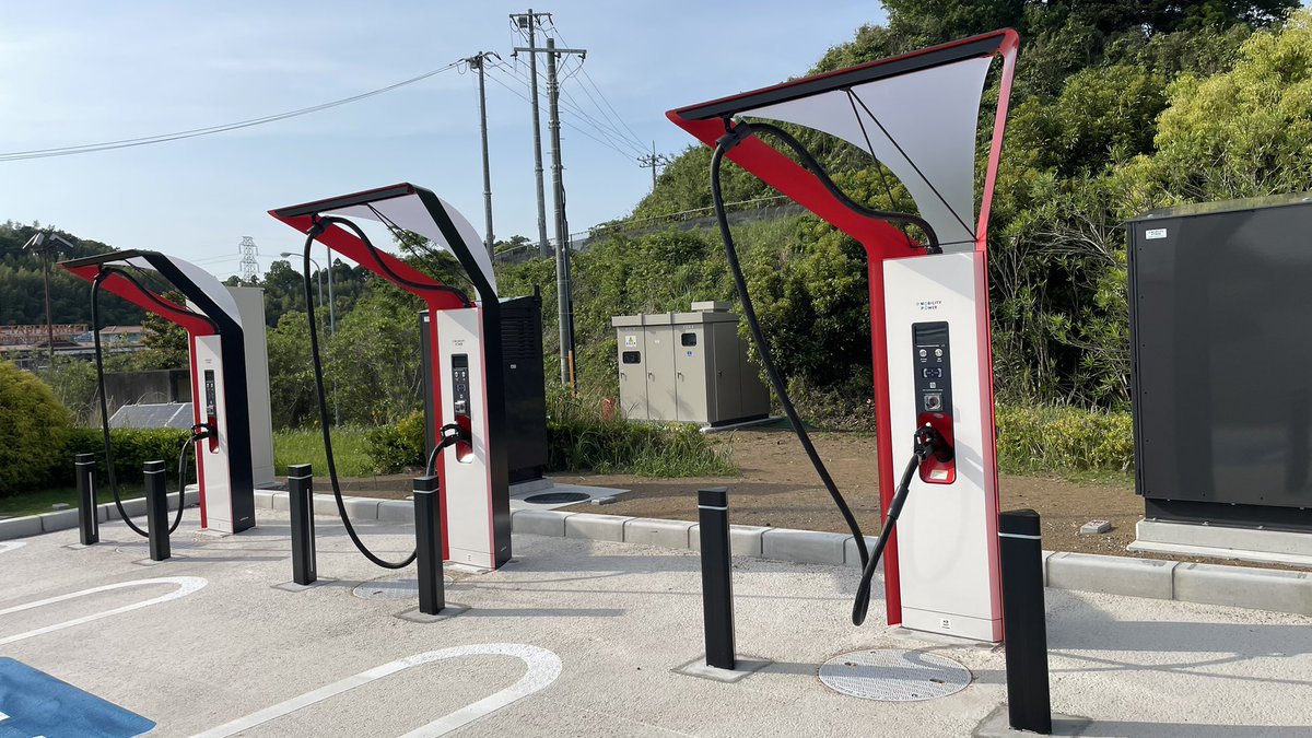 LEAF4158's tweet photo. 市原の充電器かっこよ https://t.co/NOEFx6u6k4