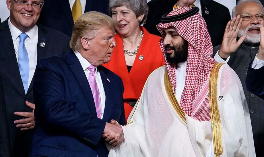 إليك جدول اليوم في زيارة الرئيس الأمريكي للرياض وفق البيت الأبيض   :

+ الرئيس يصل مطار الملك خالد الدولي

+ سيغادر مطار الملك خالد الدولي في طريقه إلى فندق ريتز كارلتون 

+الرئيس يغادر فندق ريتز كارلتون الرياض في طريقه إلى الديوان الملكي

+ الساعة 11:55 : 
سيكون له استقبال رسمي