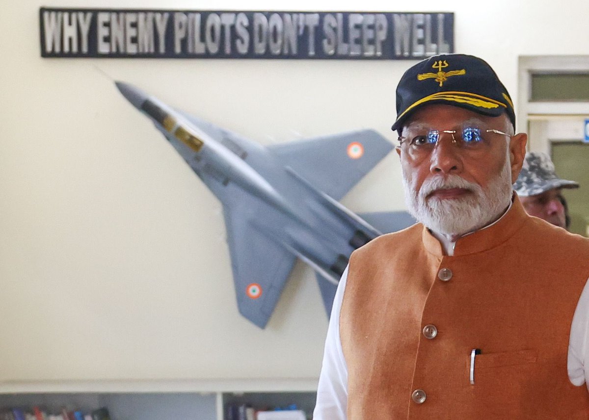 pramiladixit's tweet image. Today early morning, PM @narendramodi went to the Adampur Air Base. He was briefed by Air Force personnel and he also interacted with brave Jawans.
