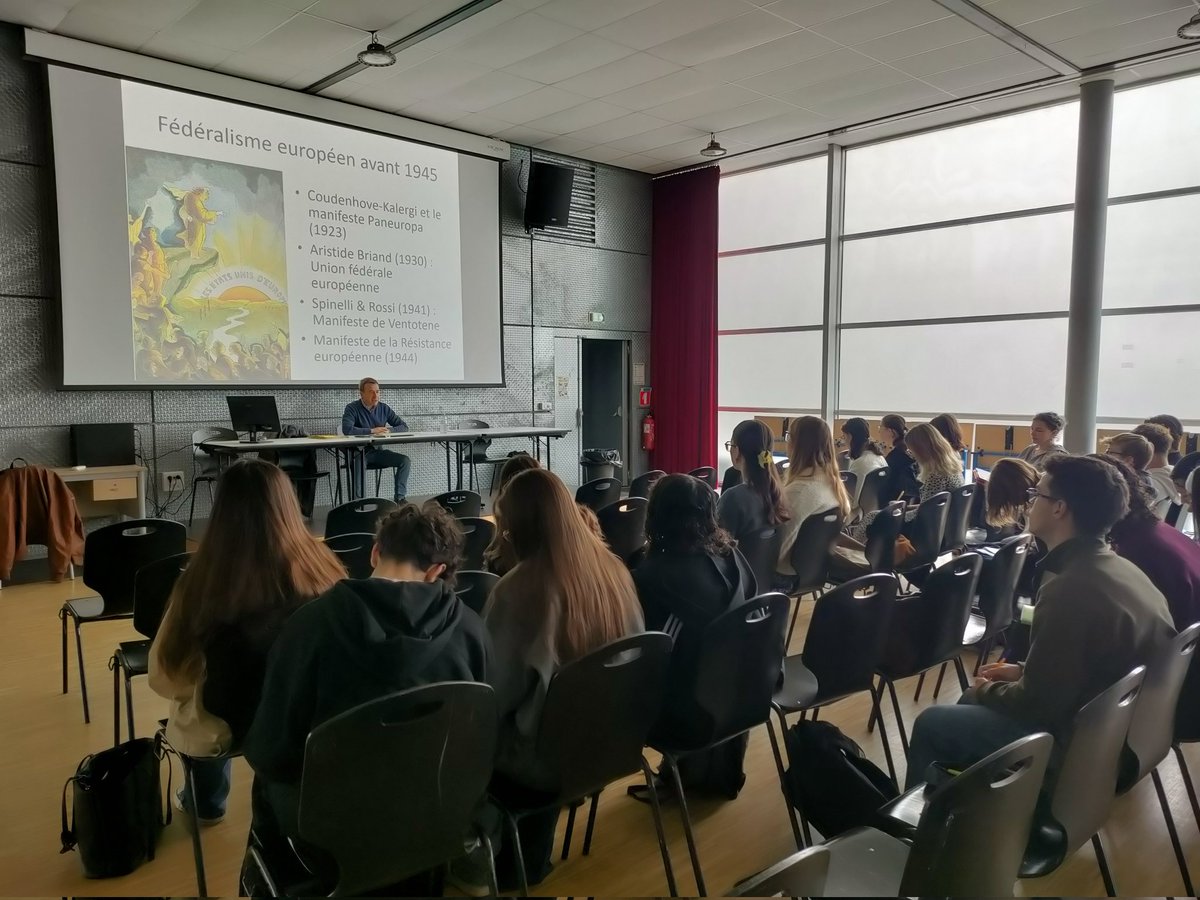 2e cycle de conférences de <a href="/CarlosSanzDiaz/">Carlos Sanz Díaz</a> au <a href="/LyceeMaxLinder/">Lycée Max Linder-Libourne</a> de #Libourne, sur la construction européenne, à destination des élèves de Terminale. #Europe #Erasmusplus #histoire