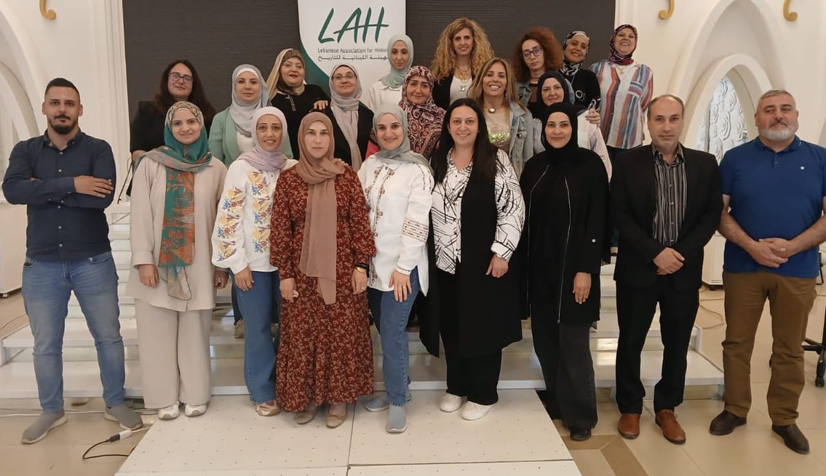 LAHLebanon's tweet image. شارك معلمون ومعلمات في ورشة عمل تحت عنوان "تاريخها من تاريخنا" في الدامور.
امتدت الورشة على مدى ثلاثة أيام تخللها عمل جماعي مكثف، ناقش خلاله المشاركون أهمية دمج دور المرأة في تدريس مادة التاريخ.
@unwomenlebanon
@canadaliban @MeheLebanon
