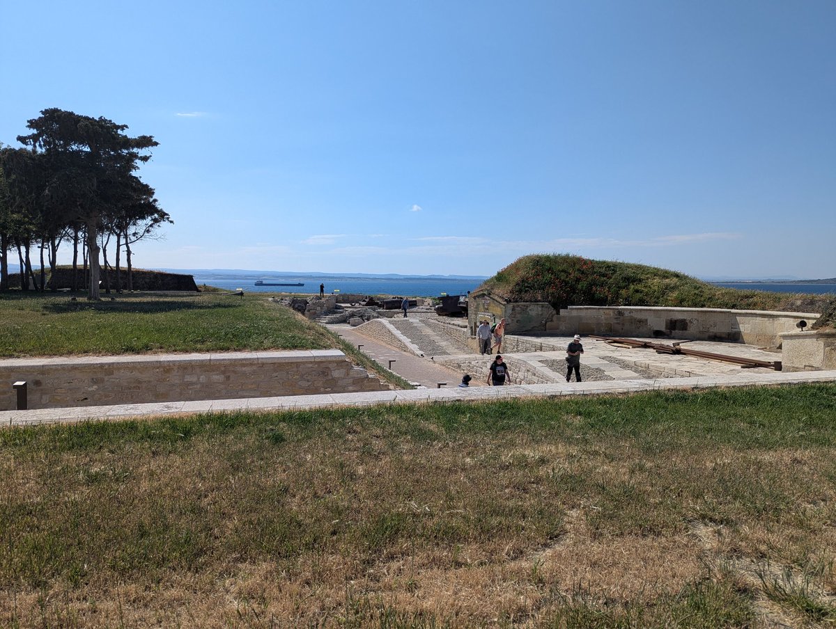 PeterHartBT's tweet photo. The group move on to Sedd ul Bahr fortress.

#Phbt2025
#Gallipoli https://t.co/yv9C9R1nRt
