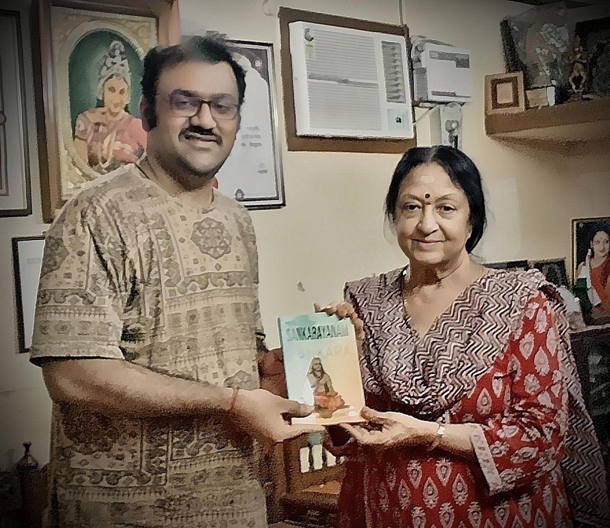 Felt happy presenting a copy of my book to legendary dancer and scholar Dr. Padma Subrahmanyam - an epitome of grace, scholarship, humility, and hospitality. We chatted for nearly an hour on various topics - felt blessed for the opportunity.
<a href="/BluOneInk/">BluOne Ink</a> <a href="/dimplekaul_in/">Dimple</a> <a href="/IndicaOrg/">INDICA</a>