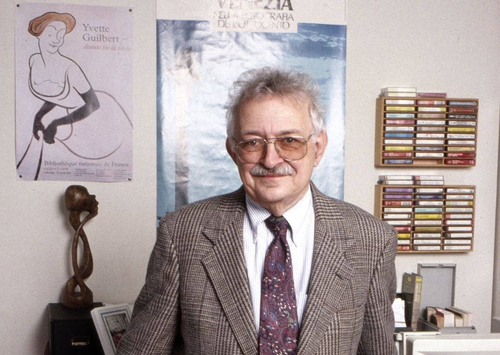 1/🧵Immanuel Wallerstein is known for his world-systems analysis. But few recall that his ideas were shaped by engagement with African decolonisation. In the 1960s, #Wallerstein lived and travelled across #Africa, meeting #Fanon and Samir Amin, and admiring #Nkrumah and Cabral.