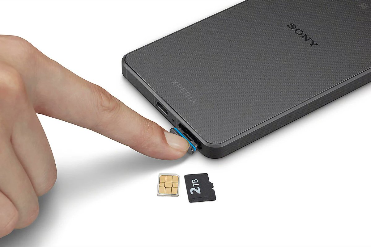 vinishkeshri12's tweet image. Sony Xperia 1 VII launched 🚀 globally 🌍.

Price 💰 €1499, £1399

Specs:
📱 6.5&quot; 19.5:9 FHD+ 120Hz OLED LTPO Flat display, GG victus 2 (front), GG Victus (Rear)
🦾 Snapdragon 8 Elite
💾 LPDDR5X + UFS 4.0
🍭 Android 15

🧵1/3
#Sony #SonyXperia1VII #Xperia1VII