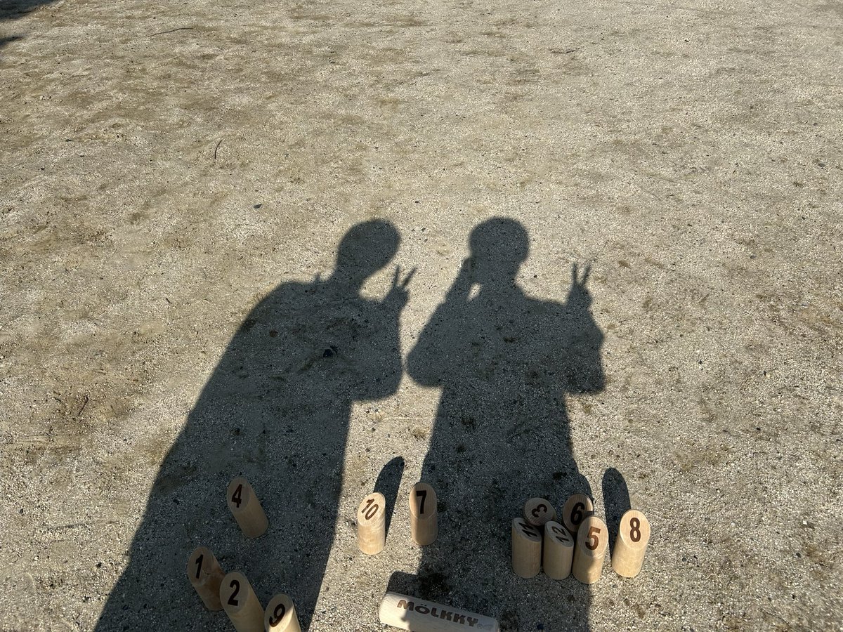 今日はメンバーと一対一の勝負をしました！メンバーの縦投げが戦いの中で進化して逆転負けしました！僕も縦投げに手を出してみようかな…？
#名城大学
#名城
#春から名城
#モルック