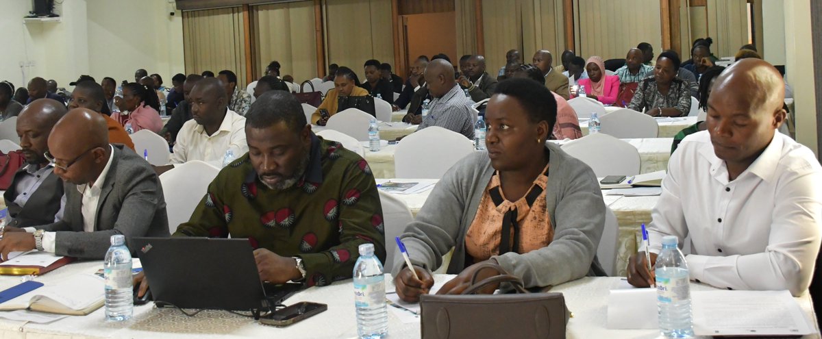 CfprojectG's tweet image. Under @theGCF project, 90 sub-county and district social safeguard focal points in 12 south-western districts receive technical support in a bid to improve the safety of wetland-dependent communities. This is aimed at increasing project benefits.