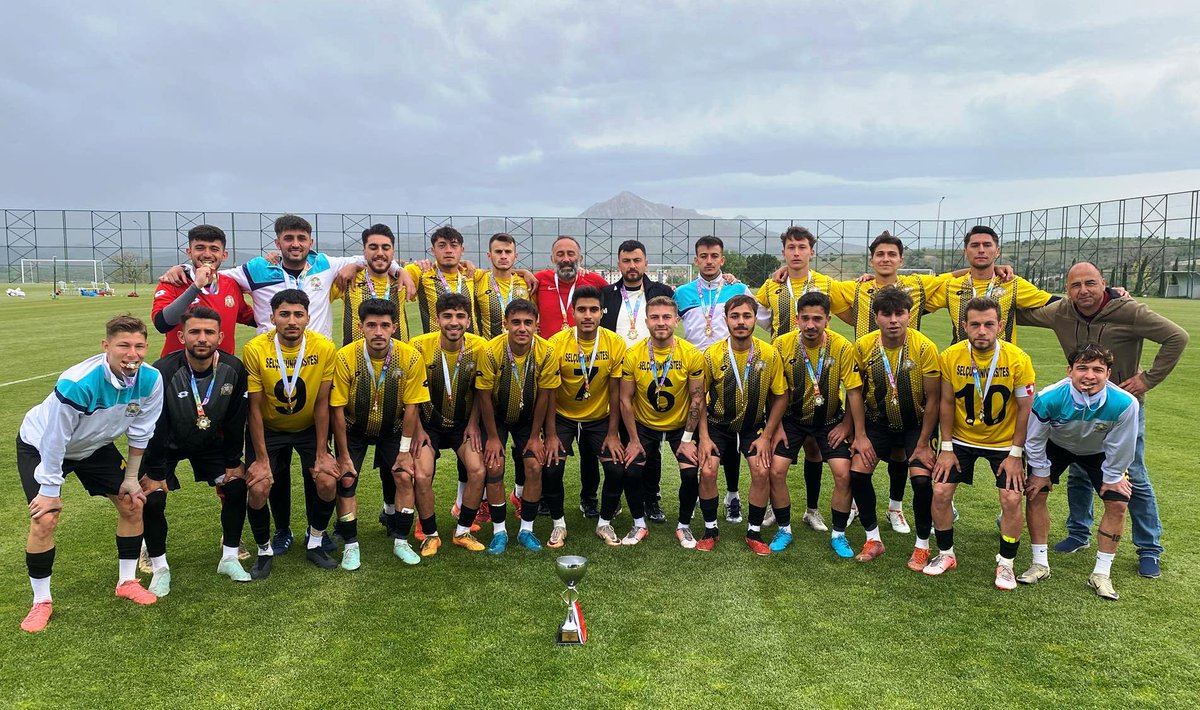 KONYA ASKF (@konyaaskf) on Twitter photo Burdur'da <a href="/tusfed/">Türkiye Üniversite Sporları Federasyonu</a> tarafından düzenlenen Futbol Süper Lig final maçında Üsküdar Üniversitesi'ni yenerek Türkiye Üniversiteler Süper Lig Şampiyonu olan <a href="/selcukuniresmi/">Selçuk Üniversitesi</a> futbol takımını kutlarız. 👏
<a href="/RemziAy42/">Remzi Ay</a> <a href="/61birdal/">Birdal ÖZTÜRK</a> <a href="/sneraydin0055/">Şener Aydın</a> <a href="/taskk_1980/">Türkiye Amatör Spor Kulüpleri Konfederasyonu🇹🇷</a> <a href="/TFF_Org/">TFF</a>
<a href="/tusfed/">Türkiye Üniversite Sporları Federasyonu</a> <a href="/ProfDrHYilmaz/">Hüseyin Yılmaz</a> Burdur'da <a href="/tusfed/">Türkiye Üniversite Sporları Federasyonu</a> tarafından düzenlenen Futbol Süper Lig final maçında Üsküdar Üniversitesi'ni yenerek Türkiye Üniversiteler Süper Lig Şampiyonu olan <a href="/selcukuniresmi/">Selçuk Üniversitesi</a> futbol takımını kutlarız. 👏
<a href="/RemziAy42/">Remzi Ay</a> <a href="/61birdal/">Birdal ÖZTÜRK</a> <a href="/sneraydin0055/">Şener Aydın</a> <a href="/taskk_1980/">Türkiye Amatör Spor Kulüpleri Konfederasyonu🇹🇷</a> <a href="/TFF_Org/">TFF</a>
<a href="/tusfed/">Türkiye Üniversite Sporları Federasyonu</a> <a href="/ProfDrHYilmaz/">Hüseyin Yılmaz</a>