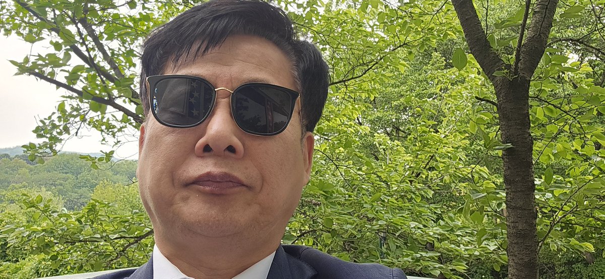 양어머님으로 모셨던 이옥선 안나님께서 97세의 연세로 편안한 하늘나라로 떠나셨습니다.

일본군 위안부 피해자로서 가열차게 싸우셨던 어머님 아들이 중국에서 사망하신 2007년 저는 중국에 조문을 다녀오던 차에 위안부 뺏지를 차고 민주당 대선경선 TV토론에 참여하였는데
당시 이재명후보는