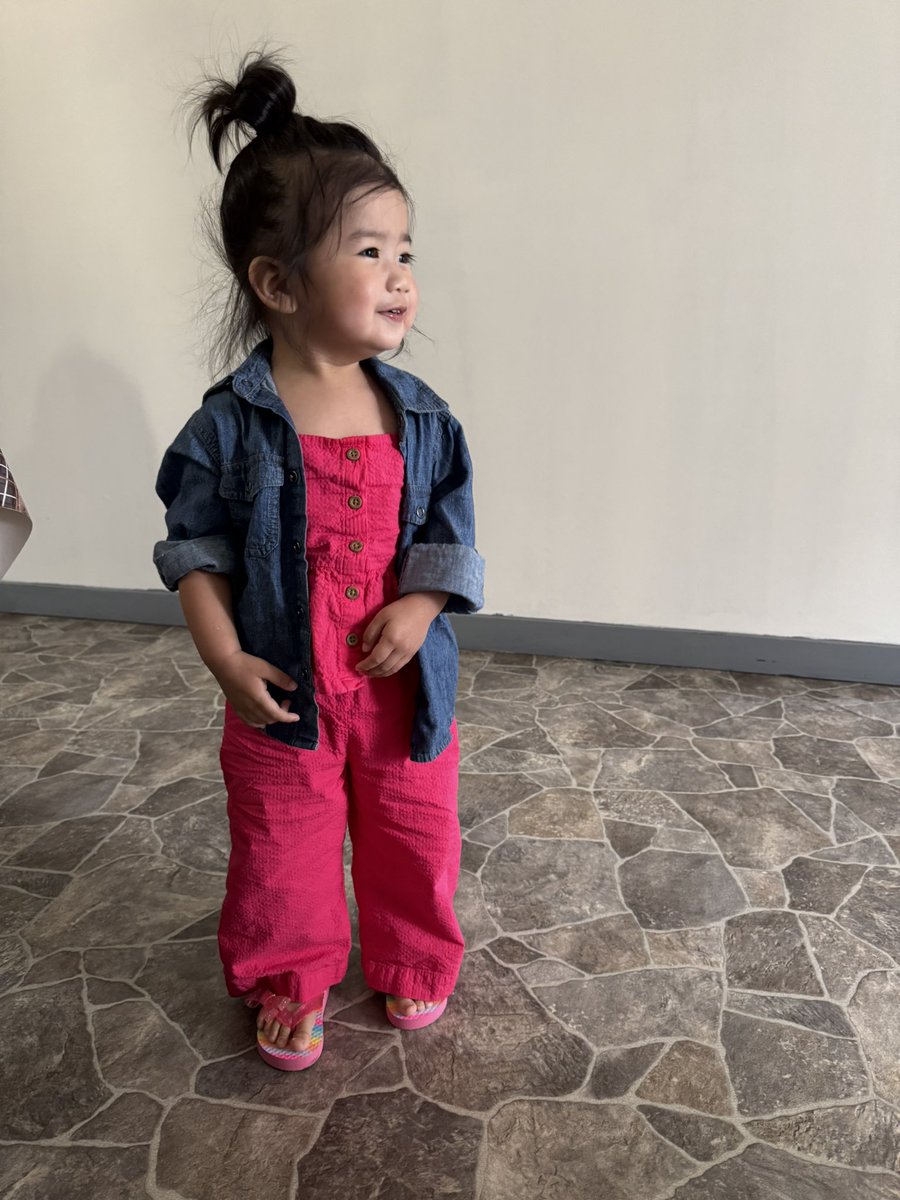 _RetroRy_'s tweet image. She is growing too fast.