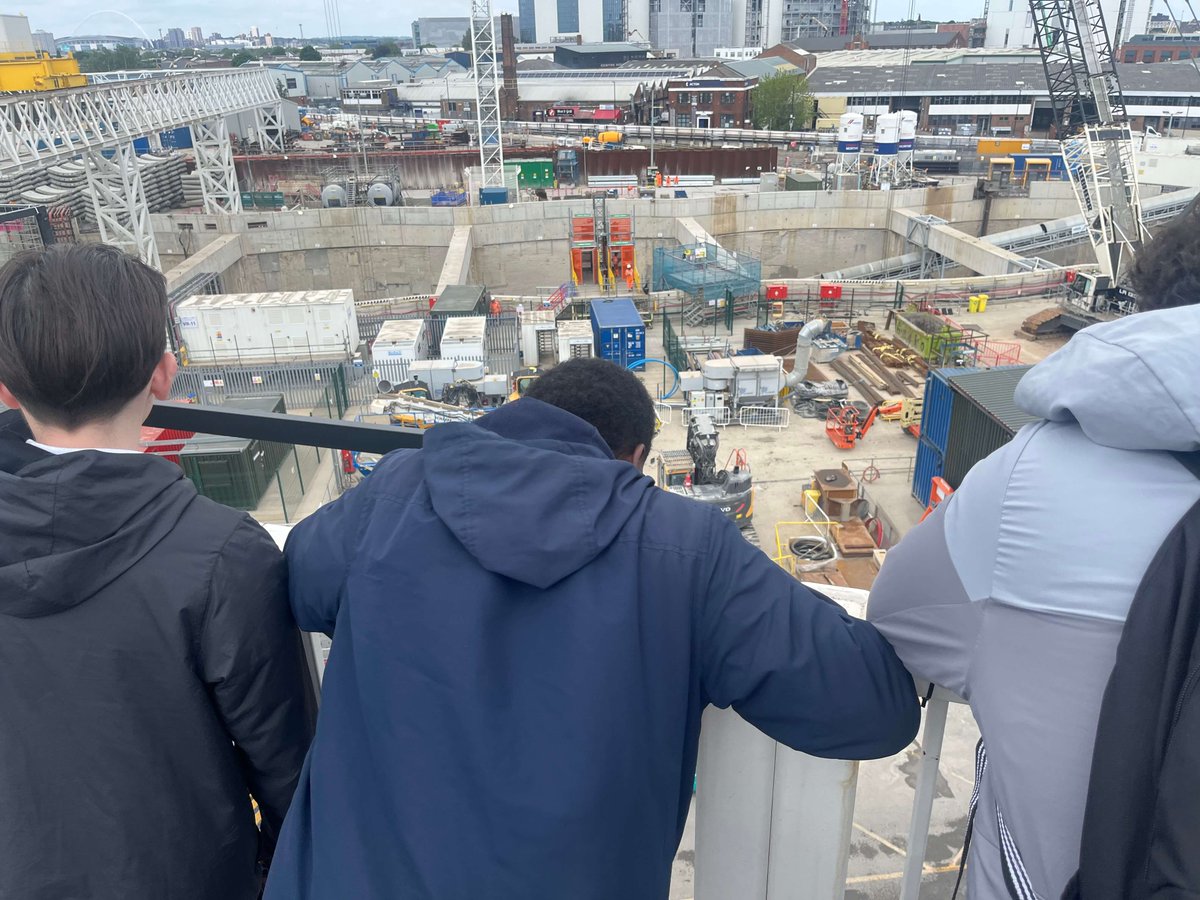InspiringTF's tweet image. Just took a group of engaged AP students to see HS2 in action at Victoria Rd! 👷♂️🚧 They met pros, explored careers & left inspired. “The world hasn’t given up on them.” Big thanks to @WLCareersHub, Rosemarie O'Donnell, Joshua Marlow & Skansa Costain Strabag JV #InspiringTheFuture