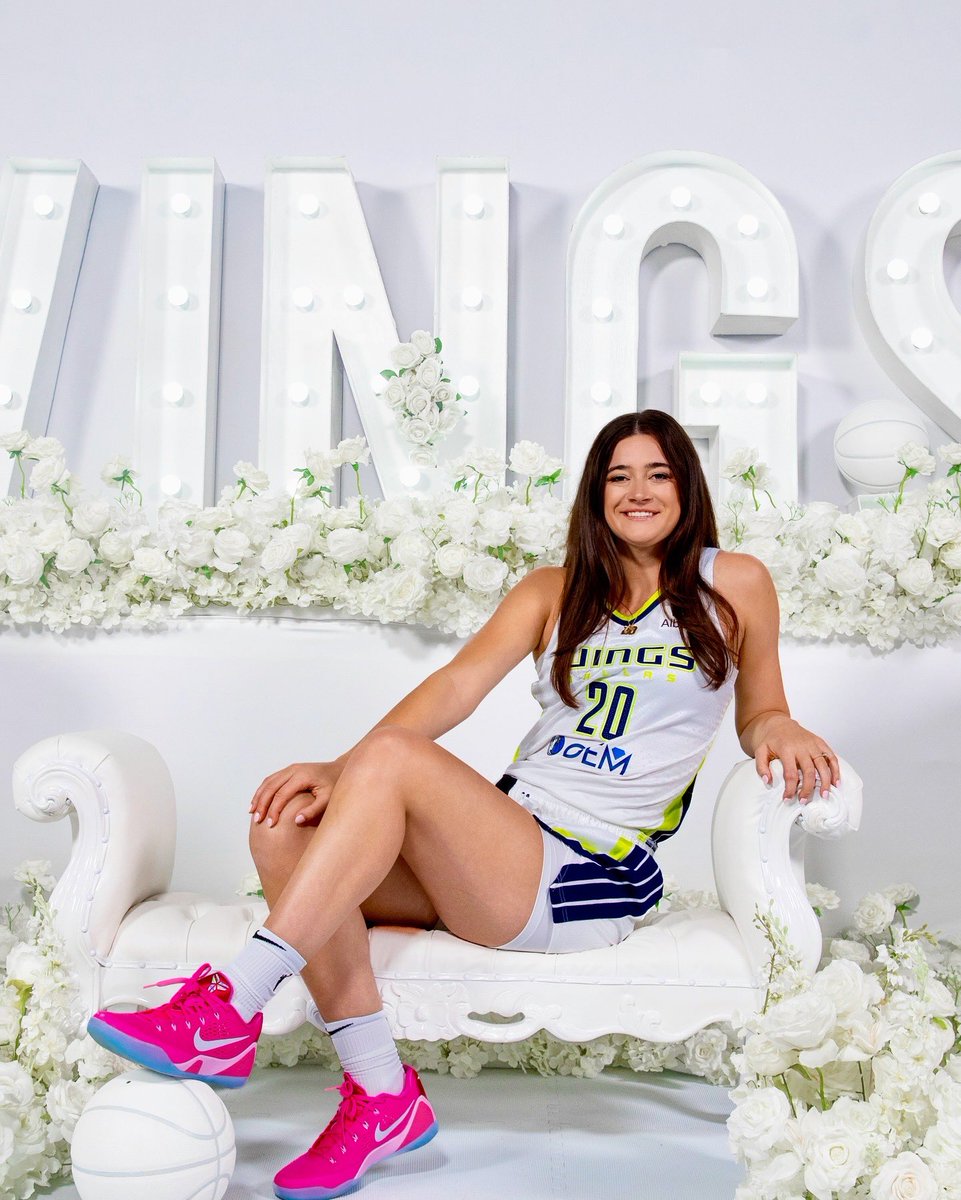 20sMaddy's tweet image. Grateful 🤍 #year3 #dallaswings