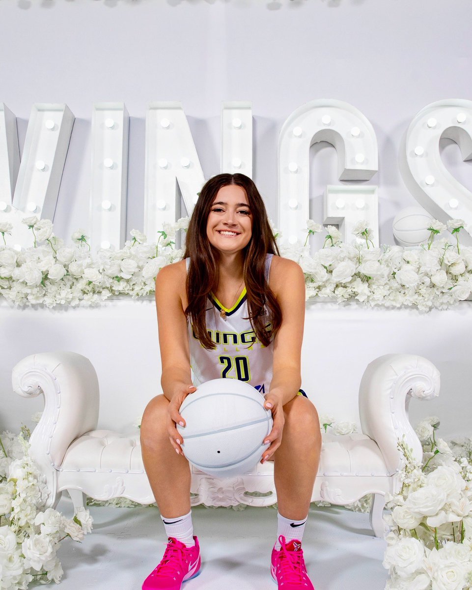 20sMaddy's tweet image. Grateful 🤍 #year3 #dallaswings