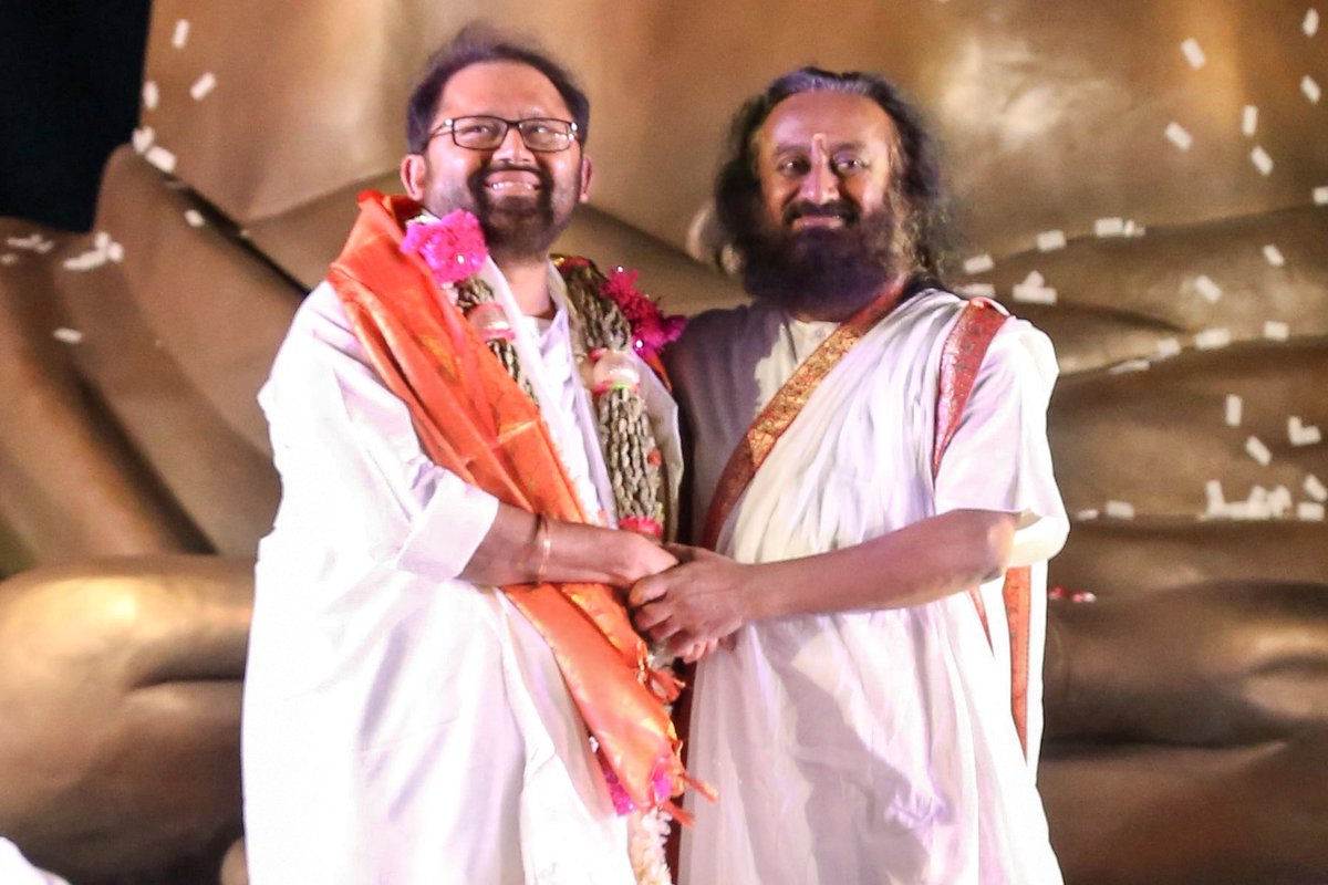 SRMDharampur's tweet photo. Pujya Gurudevshri Rakeshji extends heartfelt greetings to Pujya @Gurudev Sri Sri Ravi Shankar on His birth anniversary today. 
Through Your tireless efforts You have awakened hearts across the world to the power of inner joy and universal harmony. May Your noble endeavours continue to uplift humanity and illuminate the path of spiritual awakening for generations to come. @ArtofLiving