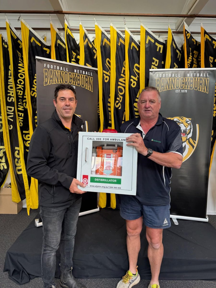 We’re proud to donate a defibrillator to the Bannockburn Football Netball Club. Pictured: Club President Scott Penning with WAG Senior Agronomist Ashley Perkins.

Now in its third year, our Defib Project—supported by Nufarm—has delivered over 40 defibs across regional VIC and SA.