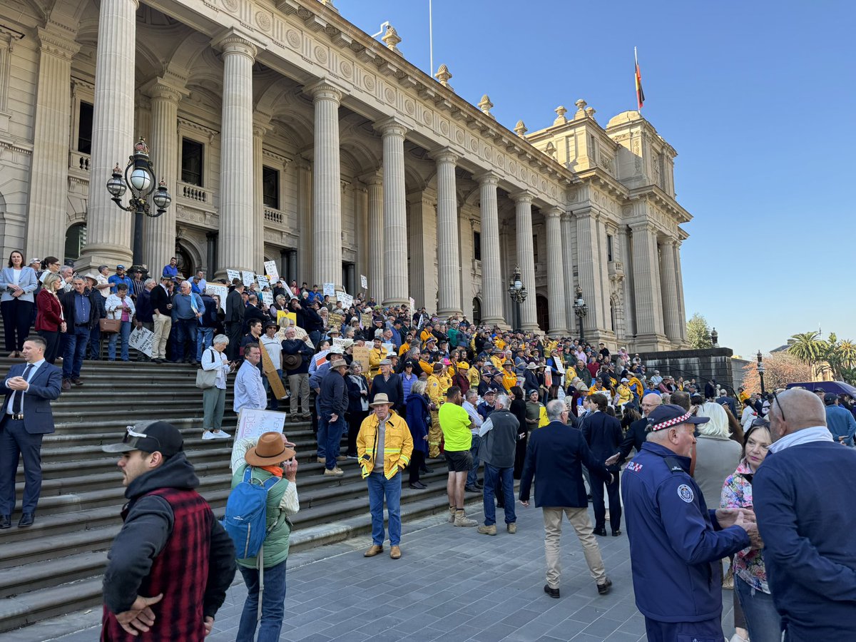 Plenty of farmers making time to come to spring street to give the Allen government the clear message about their Fire services tax