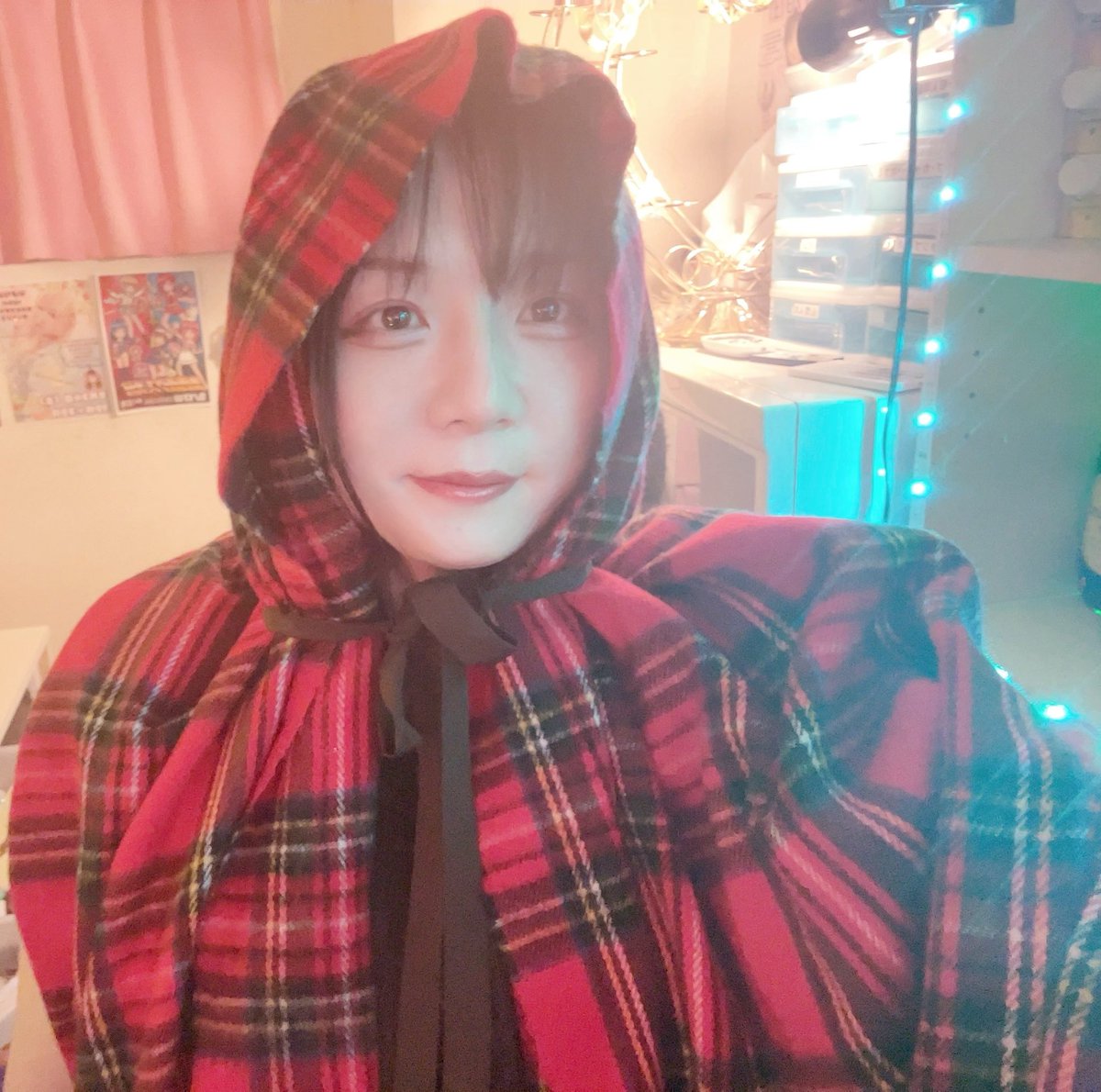 昨日はマレーシアから来たムスリムのお客さんとお話しました👧
女性はトゥドゥンというスカーフを頭に巻くので私もお店にあった布を巻きました🧕
アリガトウゴザイマス🧕