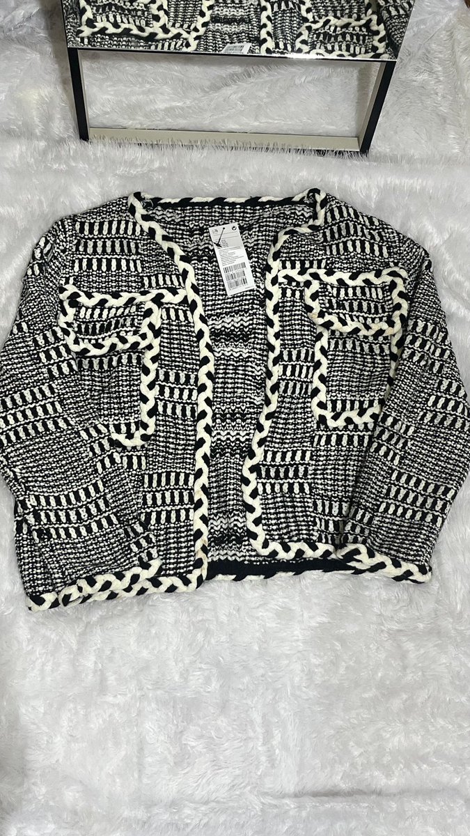 ryujinrie's tweet image. PREMIUM THRIFT!!
rebutan yaaa yg mau langsung komen/dm 💫💖
lokasi bandung, masi full tag dan wangii 
ig: locally.chic
#thriftbandung #bajuthrift #thrift  #forsale